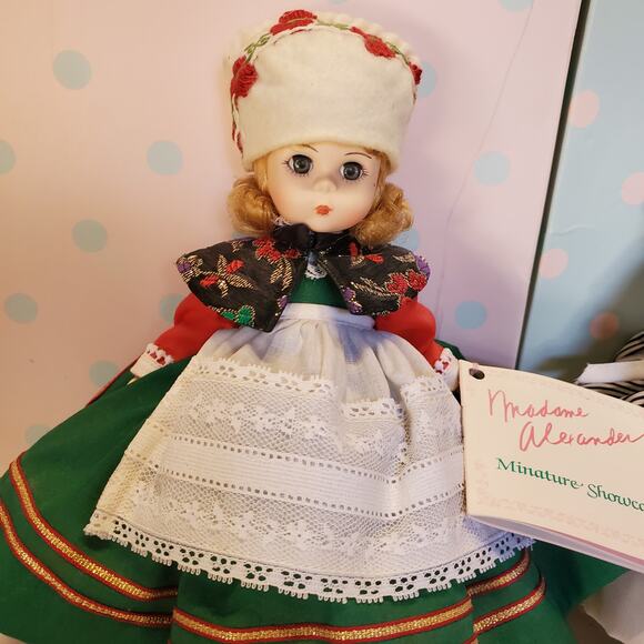 Madame Alexander Minitature Showcase Great Britain & Denmark Dolls with tags - Picture 3 of 16